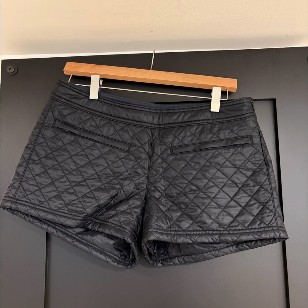 Athleta Black Quilted High Waist Shorts w Side Zipper - 6